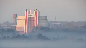 Сутрешни мъгли, топли следобеди