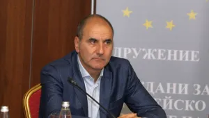 Цветанов: Какво налага президентската дама да използва светлинни сигнали при придвиждането с автомобил?