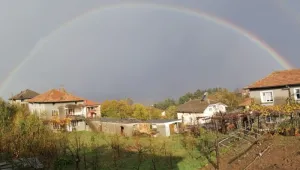 Дъжд, сняг и гръмотевици в последния работен ден