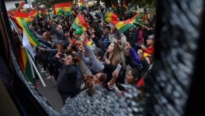 Протестиращи окупираха две държавни медии в Боливия