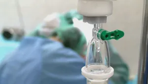 Проучване: Слушането на музика и успокояващи думи намалява следоперативната болка