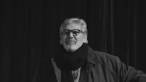 Актьорът Себастиано Сома носи снимка за Стефан Данаилов до сърцето си