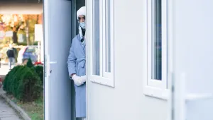 След всичките планове и алгоритми: Всеки се спасява от COVID-19 както може