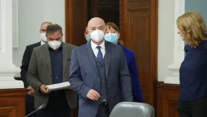 Ген. Мутафчийски: Мерките ще помогнат повече здрави хора да посрещнат ваксините