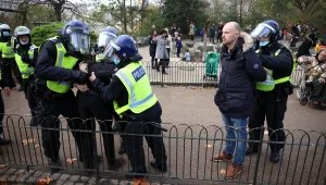 Арестуваха над 60 души в Лондон при протест срещу антивирусните мерки