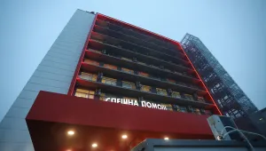 Падналият от 4-тия етаж ученик в София е с тежка травма на гръбначния стълб