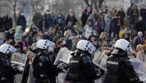 Протестиращи срещу правителството в Сърбия блокираха мостове и пътища