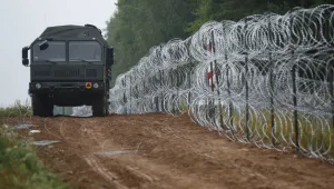 Полша строи ограда от бодлива тел по границата с руския анклав Калининград