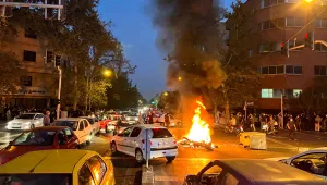 Протестите в Иран: Съдът в Техерен за първи път осъди на смърт протестиращ 