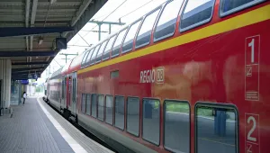 Германия запазва изискването за маски в обществения транспорт на дълги разстояния