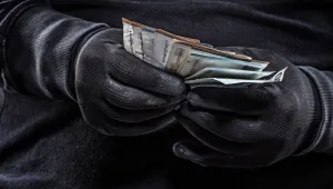 Крадци задигнаха около 200 000 лв. от къща в село Огняново