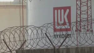 „Лукойл“ планира да продаде „Нефтохим Бургас“, чакат подписа на Путин