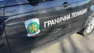 Гранични полицаи задържаха водач на камион с 12 незаконни мигранти (СНИМКИ)