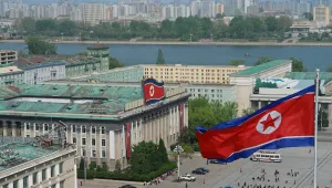 Южнокореец влиза в затвора за възхвала на Северна Корея в поема