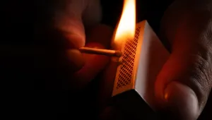 Пиян мъж заля бившата си с бензин, опита се да я запали