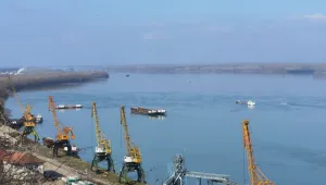 Заради лошото време: Фериботът Свищов-Зимнич спря работа