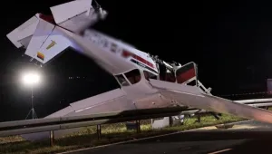 Пилот изгуби контрол над самолета и го обърна по таван