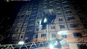 Руска атака уби жена, рани деветима и разкъса 9-етажна сграда