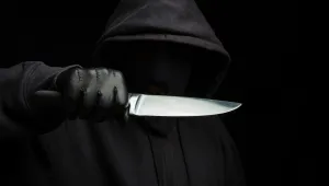 С нож в гърлото посред бял ден: Двама младежи арестувани за брутален грабеж в София