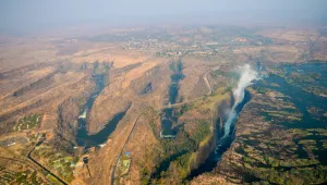 Гигантски пукнатини в земята застрашават милиони хора