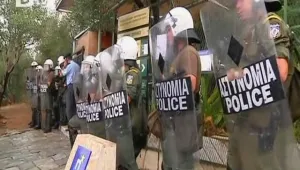 Арестуваха 10 души при антитерористична операция в Гърция 