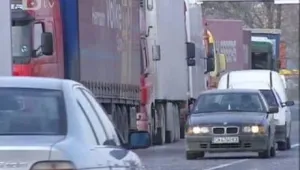 Колона от тирове от турската страна на ГКПП Капитан Андреево 