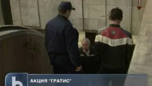 Полицаи проверяват влакове за нередовни пътници 
