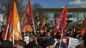 Стотици демонстранти в центъра на Москва поискаха оставката на Путин