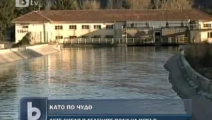 Дете оцеля след падане в Искър
