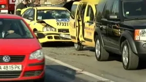 Верижна катастрофа блокира движението на столичен булевард 