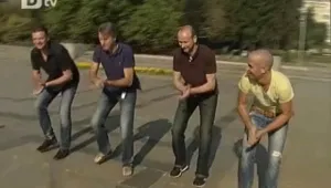 Тръби, дрънкалки, дървено сабо... звуци, акробатика, магия