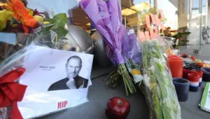 Погребват Стив Джобс с будистки ритуал 