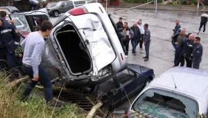 18-годишен преобърна автомобила си върху пет паркирани коли