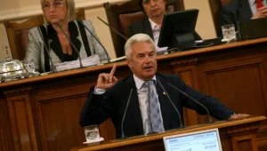 Безредици в парламента - Цачева прекъсна заседанието