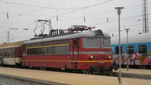 Над 100 железничари приели да напуснат сами