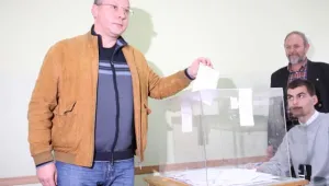 Трябва ли лидерите на загубилите изборите партии да подадат оставки?