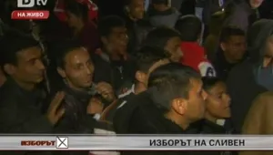 Мълчаливи наблюдатели и хора с качулки гласуват в ромския квартал в Сливен