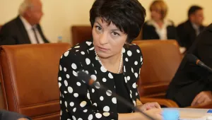Атанасова призова българките: Раждайте в болниците!