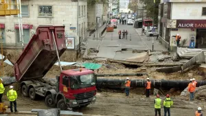100 души евакуирани заради пропаднала улица във Варшава