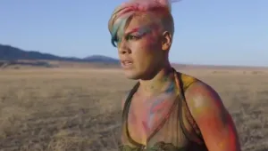 P!nk с впечатляващо ново видео