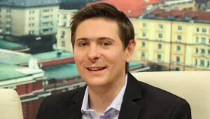 Колата на водещия на bTV Виктор Николаев открадната на метри от МВР