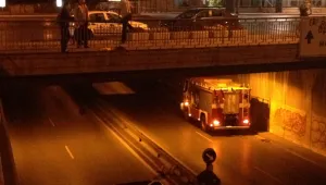 Полицията спря мъж, заплашил да скочи от надлеза зад НДК