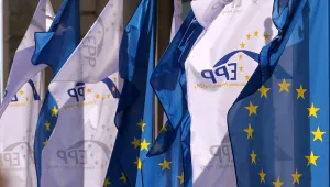 Крачка назад: Партията на Орбан иска да остане в ЕНП