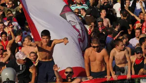 Фенове и депутати против закон, който 