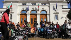 Майки от цялата страна срещу държавната политика