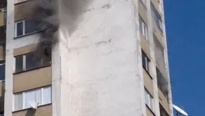 Мъж пострада след пожар в жилищна сграда в София