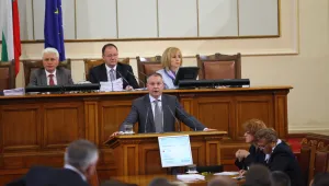 Станишев: Трима конституционни съдии от квотата на ГЕРБ гласуваха „за” Пеевски