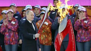 Путин даде старт на щафетата с олимпийския огън за Сочи 2014 на руска земя