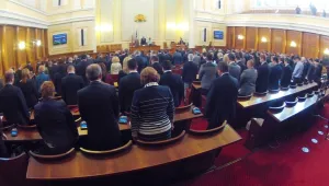 Депутатите си създадоха допълнителна работа