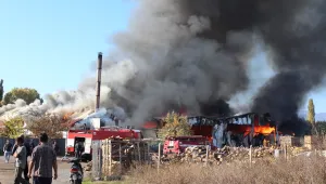Огромен пожар гори до Крън